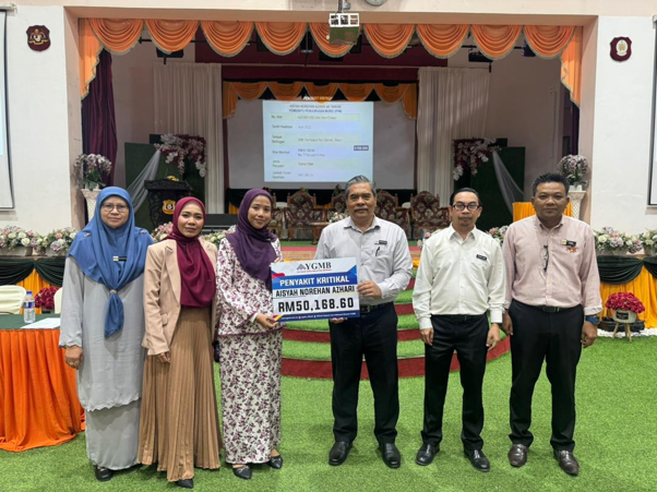 PEMBANTU PENGURUSAN MURID TERIMA RM50 RIBU MANFAAT PENYAKIT KRITIKAL 